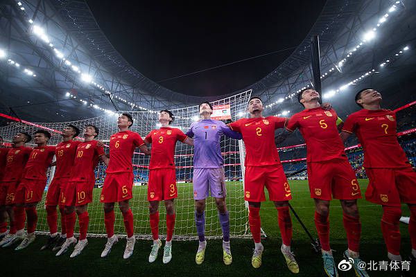 谈到阿森纳在英超联赛中所处的位置：“还不错，我们还在积分榜顶端战斗。